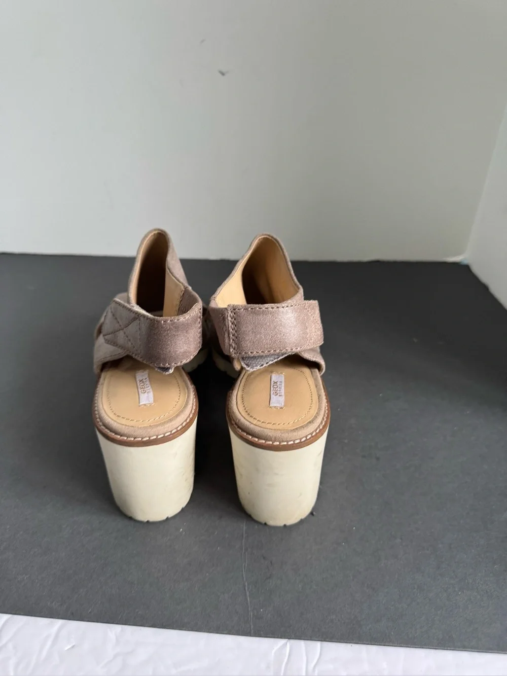 Geox Dovelyn women's leather platform sandals feature. EU 40